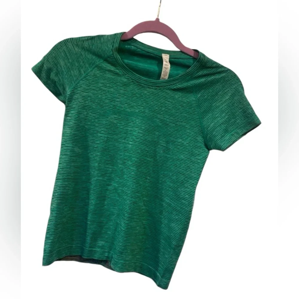 NWT Lululemon swiftly tech shorts sleeve tee Size 6